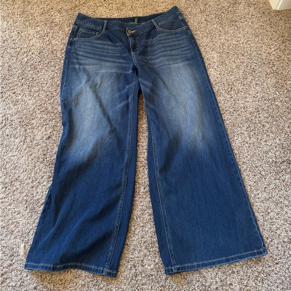 HALARA Blue Denim Jeans - Picture 2 of 3